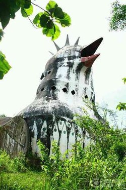 Bangunan Berbentuk Kepala Burung di Puncak Bukit Rhema