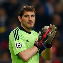 Misil Huntelaar Hentikan Rekor Clean Sheet Casillas