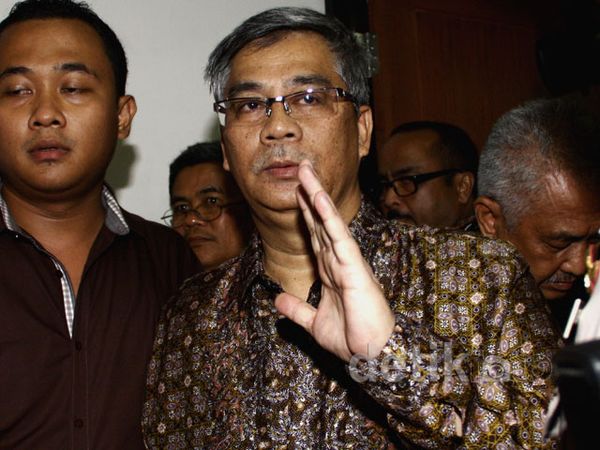 Akil Mochtar Bacakan Eksepsi