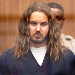 Vokalis As I Lay Dying Akui Sewa Pembunuh untuk Habisi Istri