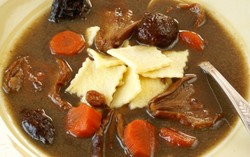 Makan Sup Darah Babi, Penglihatan Pria Ini Jadi Kabur