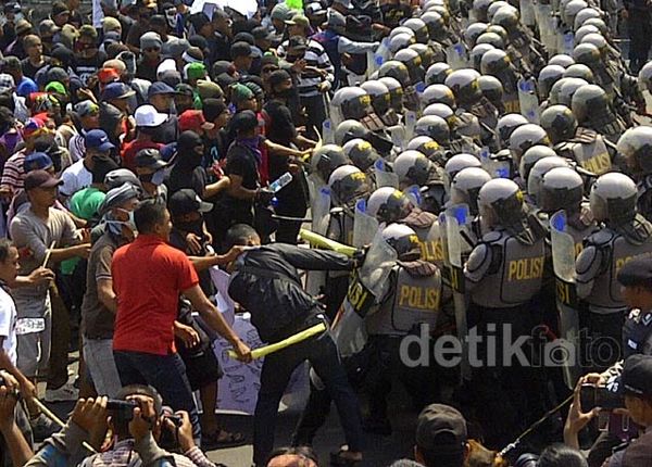 Simulasi Pengamanan Pemilu di Surabaya