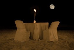 Tak Hanya Romantis, Makan Malam Diterangi Cahaya Lilin Juga Sehatkan Jantung