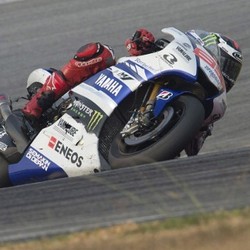 Masalah Ban Bikin Lorenzo Tak Senang