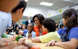 Michelle Obama Usulkan Aturan Pemasaran Junk Food di Sekolah