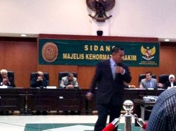 Dipecat karena Pakai Narkoba, Hakim Pahala Menggugat