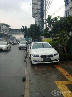 Saat Mobil dan Motor Menjajah Hak Pejalan Kaki