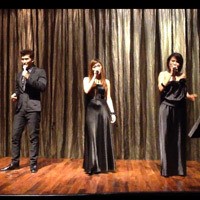 Meski Identik dengan Dunia Malam, Penyanyi Kafe Ini Malah Pantang Perokok