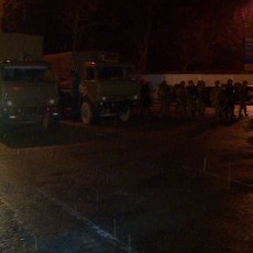 Cari Tentara Ukraina, 50 Pria Bersenjata Serbu Bandara Crimea