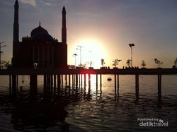 Masjid Terapung Sampai Kuliner Nikmat, Ayo ke Makassar!