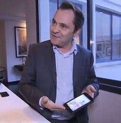 Fail! Demo Ponsel Anti Air Eh Malah Mati Total