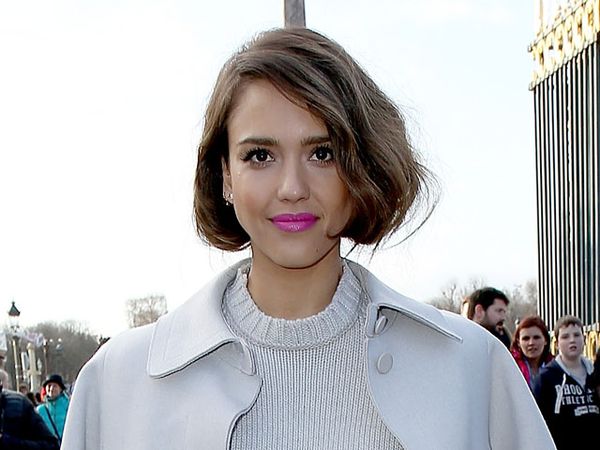 Jessica Alba Cantik Berambut Pendek