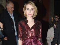 Gaya Metalik Emma Roberts di Paris Fashion Week