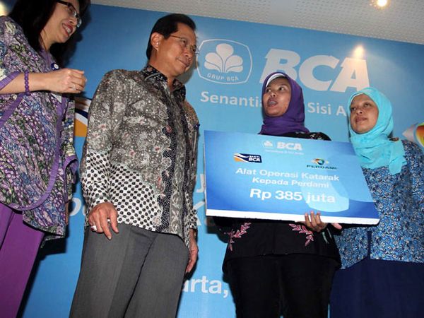 Donasi Alat Operasi Katarak untuk SPBK Perdami