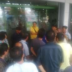 Tuntut Uang Rp 4 Miliar Dicairkan, Puluhan Anggota Arisan Geruduk Bank Permata