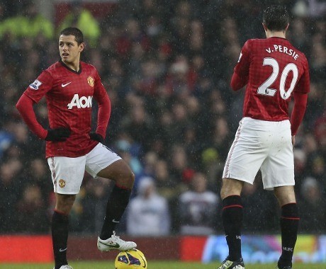 Diduga Sindir RvP Via Instagram, Chicharito Membantah Lewat Twitter