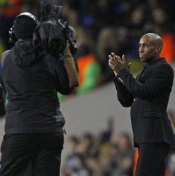 Muncul Saat Half Time Spurs vs Dnipro, Defoe Ucapkan Perpisahan