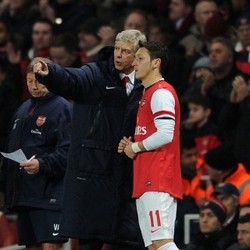 Wenger Cuma Ingin Oezil Nikmati Pertandingan