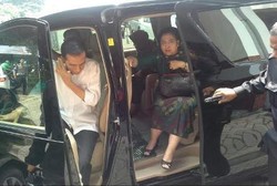 Risma, Whisnu, Jokowi dan Megawati Semobil ke Ubaya