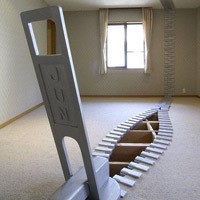 Ritsleting Raksasa Misterius Bertebaran Di Jepang