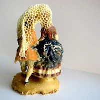 Patung-patung Imajinatif Dari Sarang Lebah