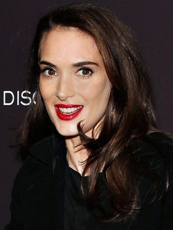 Artis Cantik Winona Ryder Pernah Pakai Gaun Bekas Rp 116 ribu ke Oscar
