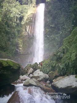 Segar! Main Air di Curug Seribu Akhir Pekan Ini