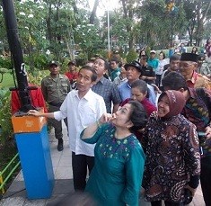 Risma Pamerkan Taman Terbaik se-Asia Ke Mega dan Jokowi