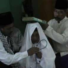 Dituduh Santet Tetangga, Seorang Kakek Jalani Sumpah Pocong