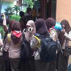 Kasek dan Guru SMAN Pacet Kisruh, Ratusan Siswa Terlantar