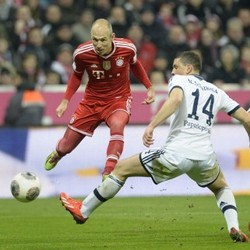 Memancing Schalke dengan Robben dan Menjadikan Dante Playmaker