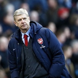 Wenger Pertanyakan Penalti Stoke