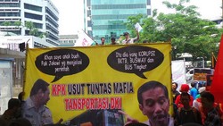 Tuntut Tanggung Jawab Jokowi Soal Busway Karatan, Warga Datangi KPK