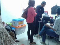 Merasa Ditipu, Ratusan Calon Jamaah Umroh Geruduk Kantor PT Linus di Cikini