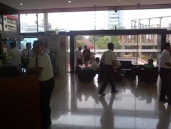 Puluhan Pilot Merpati Datangi Kantor Dahlan Minta Gaji Dibayar