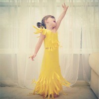 Wow, Gadis Kecil Usia Empat Tahun Buat Gaun Kertas