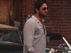 Gerard Butler Bingung Memilih Mobil Klasik