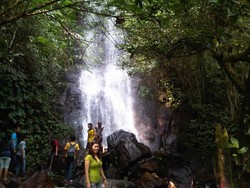 Wisata Air Terjun di Curug 7 Cilember, Bogor