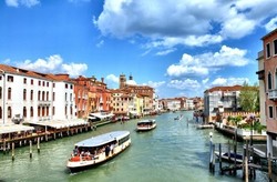 8 Destinasi dengan Transportasi Umum Tak Biasa (1)