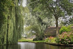Kota Paling Cantik di Belanda, Kanal Mengganti Jalan Raya!