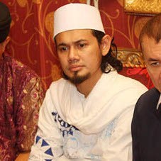 Cerita Lain tentang Praktik Pengobatan Ustad Guntur Bumi