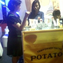 Berawal Jalan-jalan ke AS, Wanita Ini Sukses Bisnis Tato Temporer