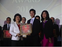 Beri Pelayanan Prima Bagi Nasabah, BCA Raih Excellent Service Experience Award 2014