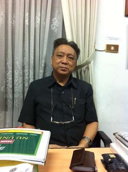 Gelar Dr Dr Ir Franz SH MKn SE MBA MM MSi CPM Jadi Sorotan Anggota DPR