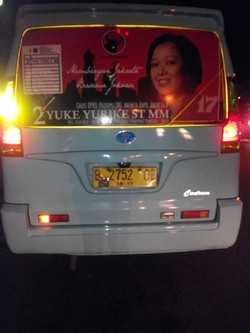 Dishub DKI Harus Cabuti Poster Caleg Nebeng Angkot