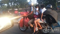 Ini Cara Boncengan Motor Ekstrem yang Membahayakan