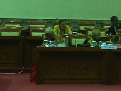 Di Tengah Seleksi Calon Hakim MK, Seorang Tim Pakar Tertidur