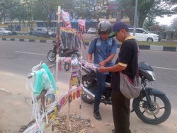 Kabut Asap Masih Mengancam, Masker Laris Manis di Riau