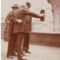 Lupakan Oscar, Ini Selfie Paling Bersejarah