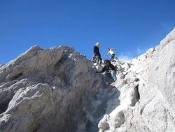 Berseluncur di Pasir Gunung Merapi, Seru!